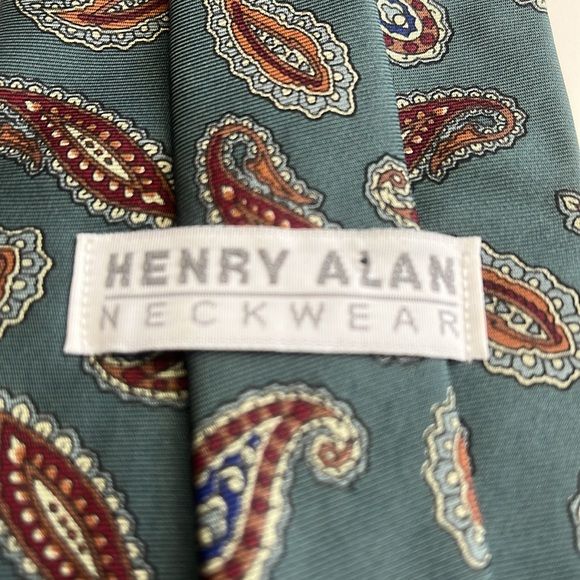 Henry Alan Green Paisley 100% Imported Silk Tie - Picture 2 of 6